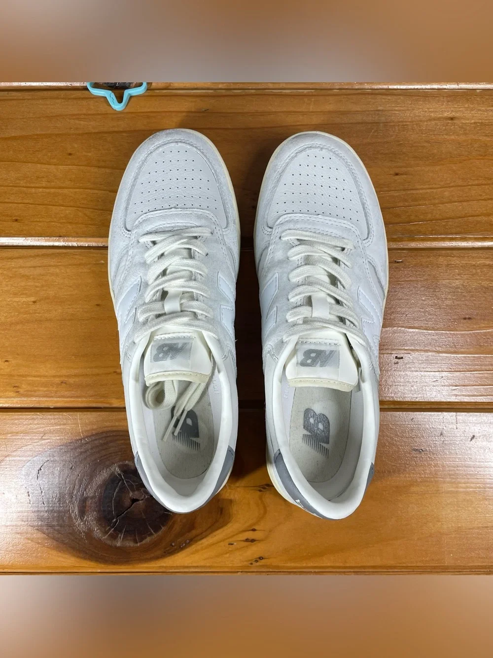 New Balance T500 Mens Size 7 / Womens 8.5 White Gray Suede Sneakers CT500PMG